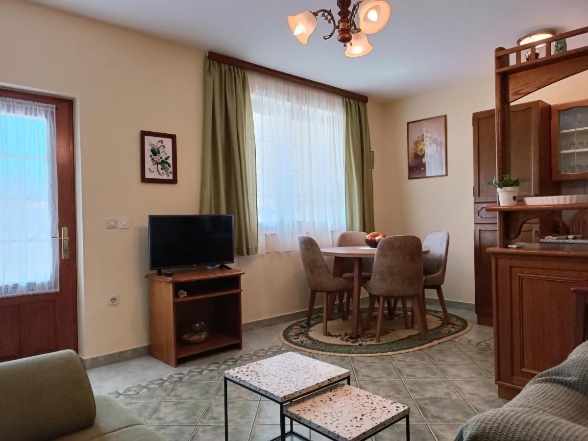 Apartments Stojakovic โปเรช ภายนอก รูปภาพ