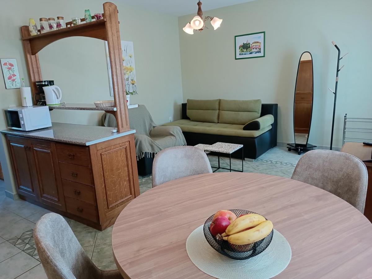 Apartments Stojakovic โปเรช ภายนอก รูปภาพ